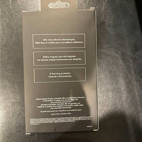 kate spade new york Wavy Nightfall MagSafe iPhone 17 Pro - Picture 3 of 5